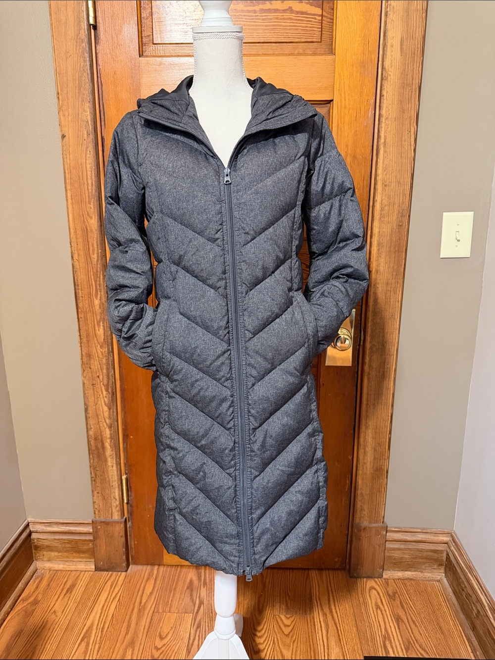 Lands’ End Winter Coat Size XS 2-4 Grey Hooded with Pockets